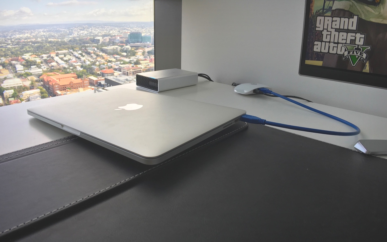 Macbook Pro and EGPU connected to external LG monitor